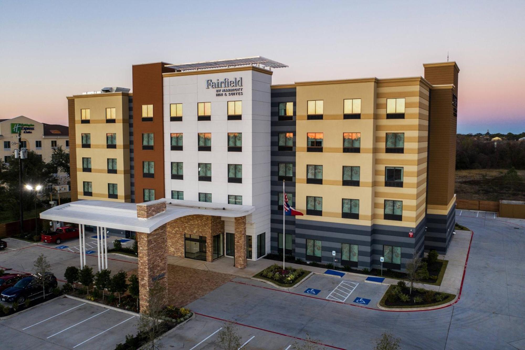 Fairfield Inn And Suites By Marriott Houston Brookhollow Exterior foto